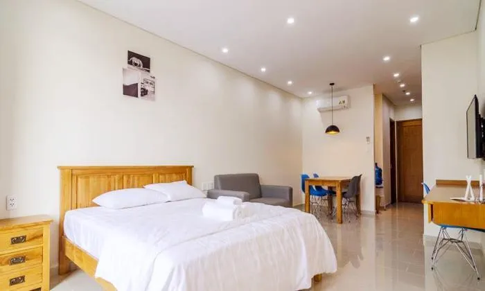 Nice Studio With Private Balcony For Rent in District 1 Ho Chi Minh City 40sqm 550 USD/month