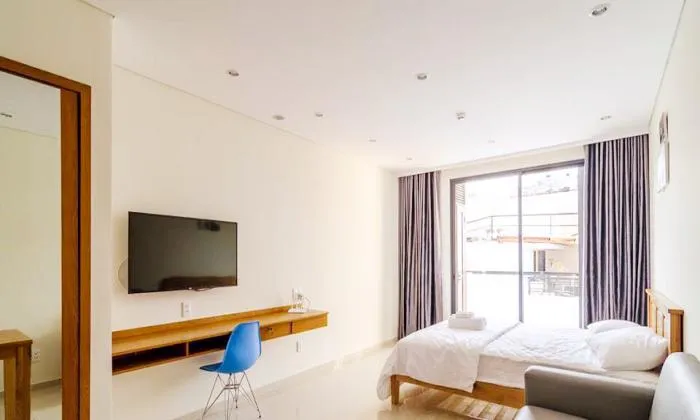 Nice Studio With Private Balcony For Rent in District 1 Ho Chi Minh City 40sqm 550 USD/month