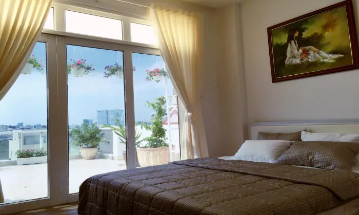 Top Floor One Bedroom Serviced Apartment For Rent in District 1 HCMC 70sqm 1,000 USD/month