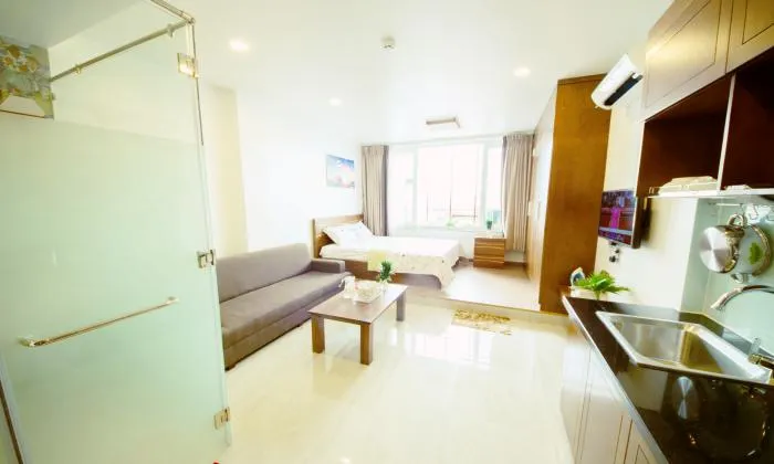 Amazing Balcony Serviced Apartment For Rent in District 10 HCM City 40sqm 550 USD/month