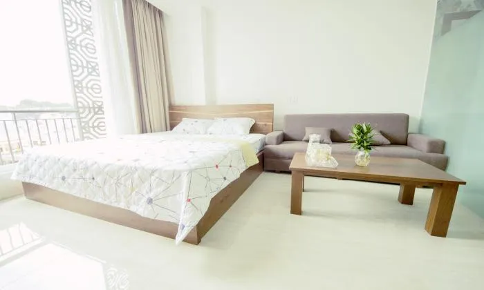 Amazing Balcony Serviced Apartment For Rent in District 10 HCM City 40sqm 550 USD/month