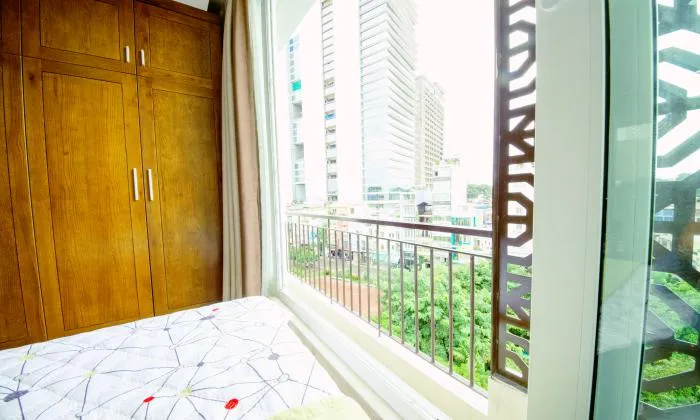 Amazing Balcony Serviced Apartment For Rent in District 10 HCM City 40sqm 550 USD/month