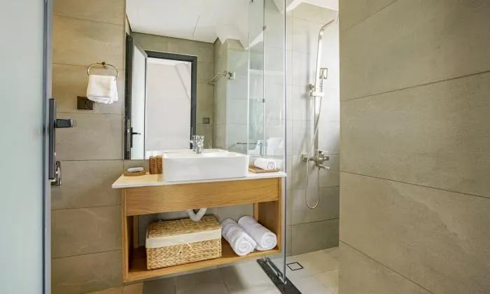 So Amazing One Bedroom Lam Villa Riverside Serviced Apartment HCM 45sqm 700 USD/month