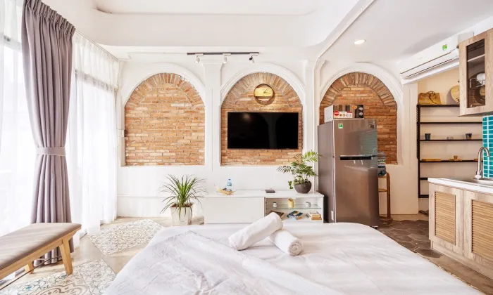 Balcony Studio Serviced Apartment District 3 HCMC 30sqm 430 USD/month