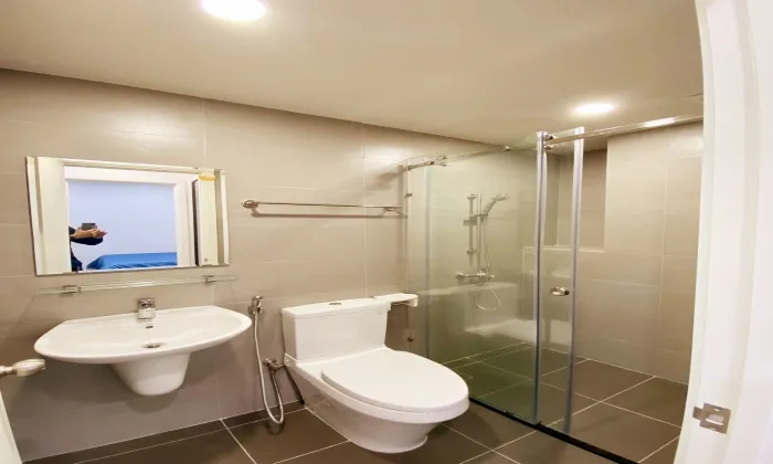 Good Kitchen and Interior Two Bedroom Serviced Apartment in District 3 Ho Chi Minh City 65sqm 800 USD/month