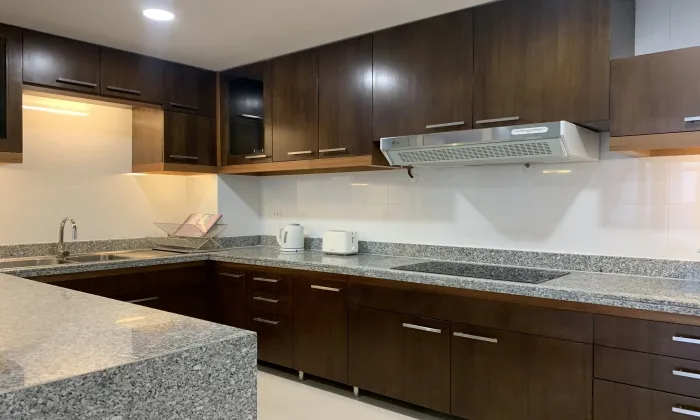 Spacious Clean and Modern Three Bedroom An Phu Plaza Serviced Apartment in District 3 HCMC 154sqm 2,200 USD/month