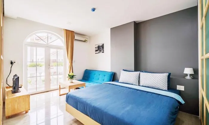 Spacious Balcony Two Bedroom Serviced Apartment For Lease  in District 3 HCM City 82sqm 900 USD/month