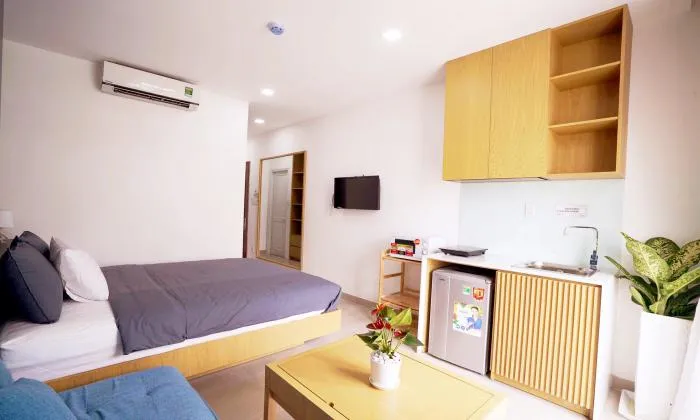 Clean And Nice Balcony Studio Apartment in District 3 Ho Chi Minh City 40sqm 550 USD/month