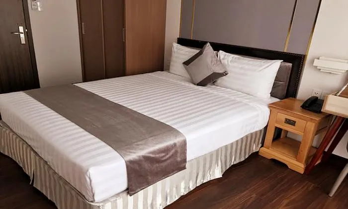 Two Bedroom Emerald Serviced Apartment  in Huynh Tinh Cua District 3 HCMC 63sqm 1,300 USD/month