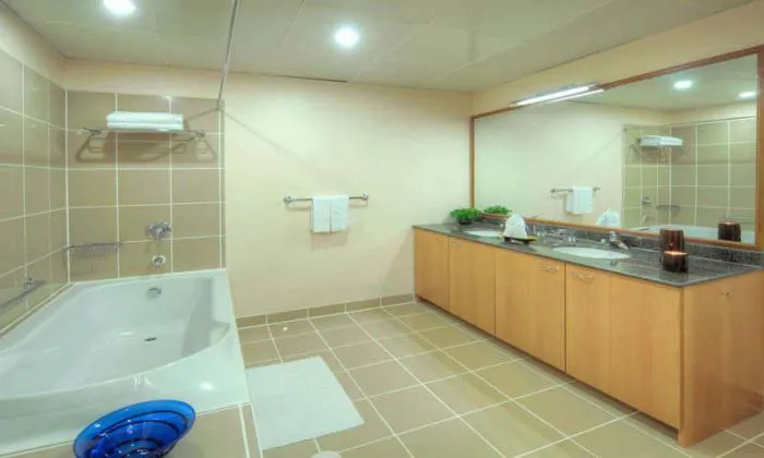 Dazzling Penthouse Indochine Park Tower Serviced Apartment For Lease 215sqm 4,600 USD/month