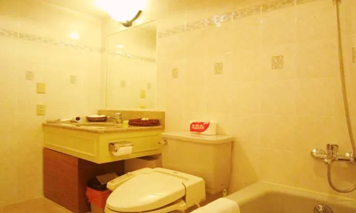 1 Bedroom Saigon Court Serviced Apartment For Rent, Dist 3, HCM City 66sqm 1,770 USD/month