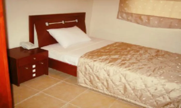 Nice Serviced Apartment in Nguyen Gia Thieu St, District 3, HCM City 90sqm 900 USD/month