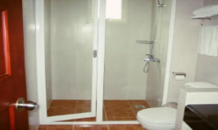 Nice Serviced Apartment in Nguyen Gia Thieu St, District 3, HCM City 90sqm 900 USD/month