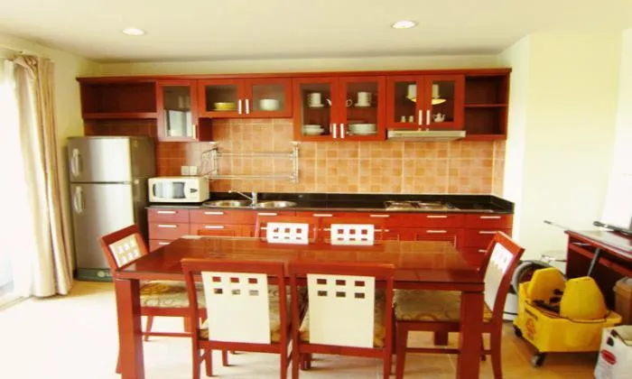 Nice Serviced Apartment in Nguyen Gia Thieu St, District 3, HCM City 90sqm 900 USD/month