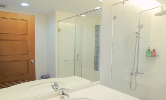 Spacious 2 Beds Serviced Apartment in District 3 HCM City 85sqm 1,200 USD/month