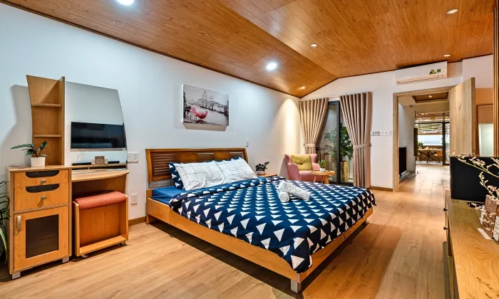 Spacious One Bedroom Serviced Apartment For Rent in Binh Thanh District HCMC 100sqm 1,100 USD/month