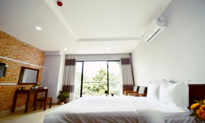 Amazing Balcony Studio Apartment in Tan Binh District Ho Chi Minh City 35sqm 500 USD/month