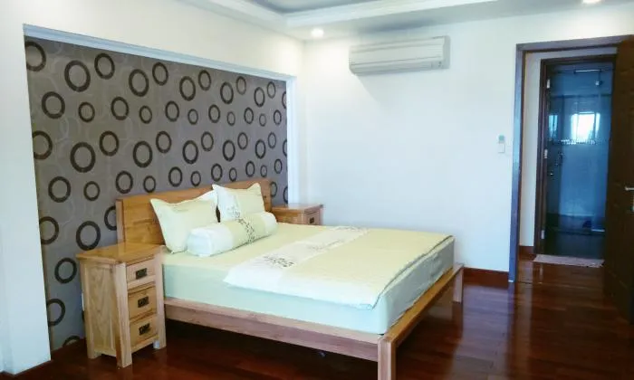 Garden Penthouse Near Tan Son Nhat International Airport Tan Binh District HCM City 300sqm 1,500 USD/month