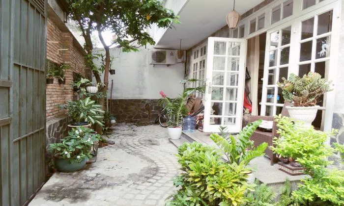 Three Bedrooms House For Rent in Thao Dien District 2, HCM City 250sqm 1,200 USD/month