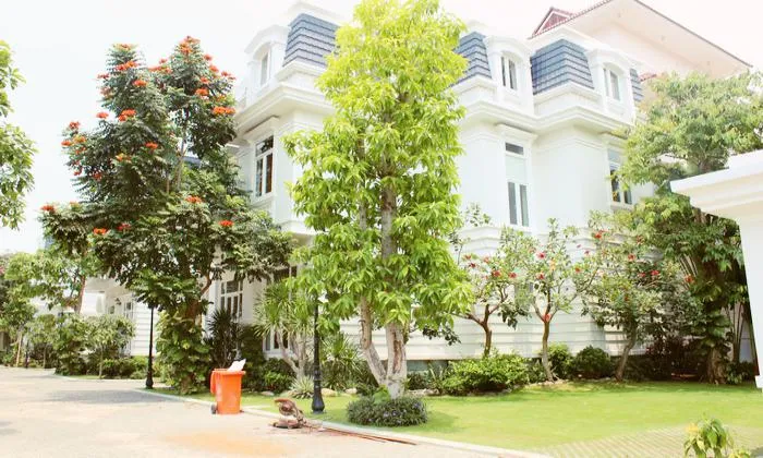 Fully Furnished Villa For Rent in Compound Tran Ngoc Dien HCM City 450sqm 4,100 USD/month