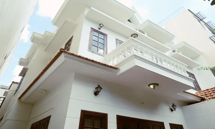 Fully Furnished Villa For Rent in Nguyen Van Huong Street HCMC 300sqm 2,500 USD/month