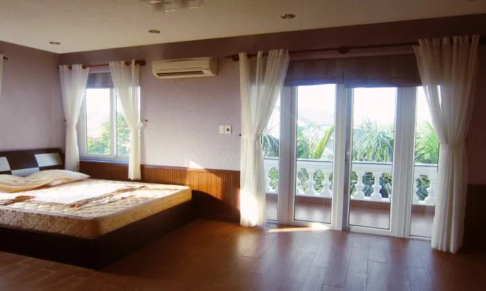 Partly Furnished Villa For Rent In Thao Dien Ward District 2 HCM City 300sqm 3,000 USD/month