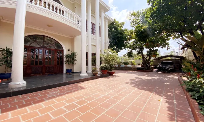 Big Pool Villa For Rent in Road 46 Thao Dien Thu Duc HCMC 600sqm 4,000 USD/month
