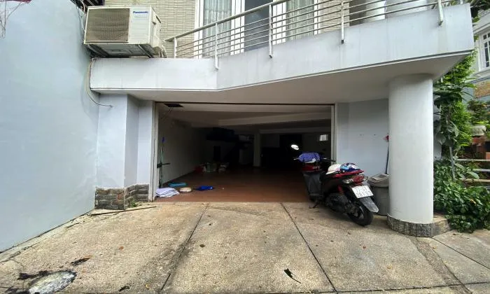 Partly Furnished Villa in Nguyen Van Huong Thao Dien HCMC 590sqm 3,500 USD/month