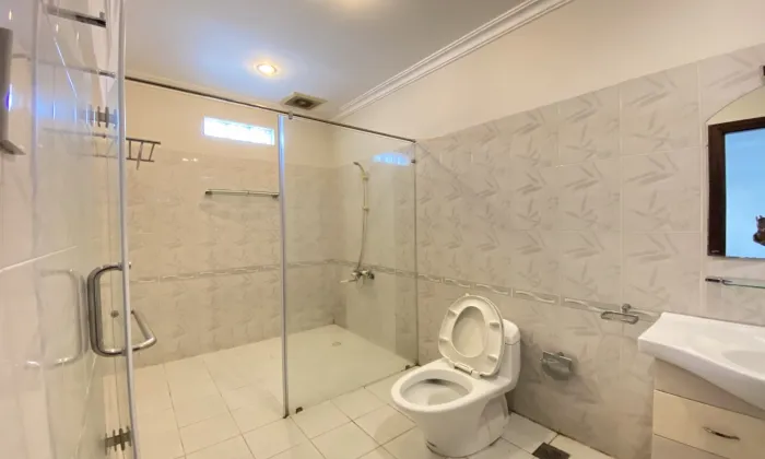 Unfurnished House For Rent in Do Quang Street Ho Chi Minh City 150sqm 1,300 USD/month