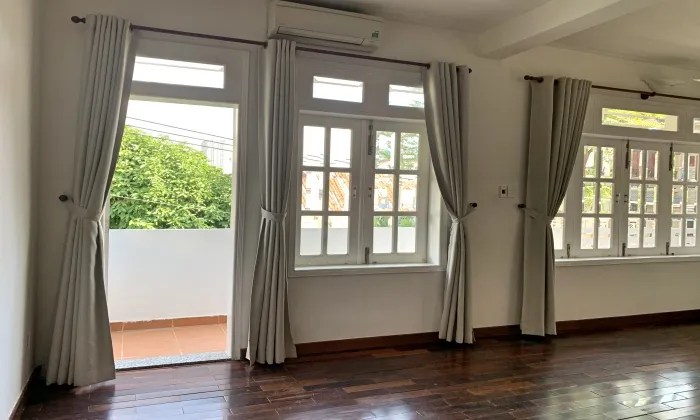 Bright Light House Balconies For Rent in Lang Bao Chi Thao Dien HCMC 250sqm 1,650 USD/month