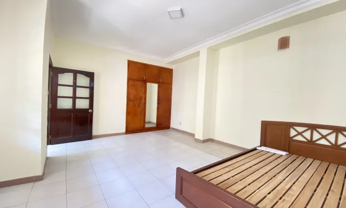 Unfurnished Garden House For Rent in Xuan Thuy Thao Dien HCM 280sqm 2,500 USD/month