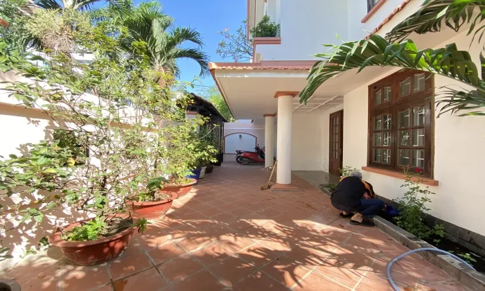 Unfurnished Garden House For Rent in Xuan Thuy Thao Dien HCM 280sqm 2,500 USD/month