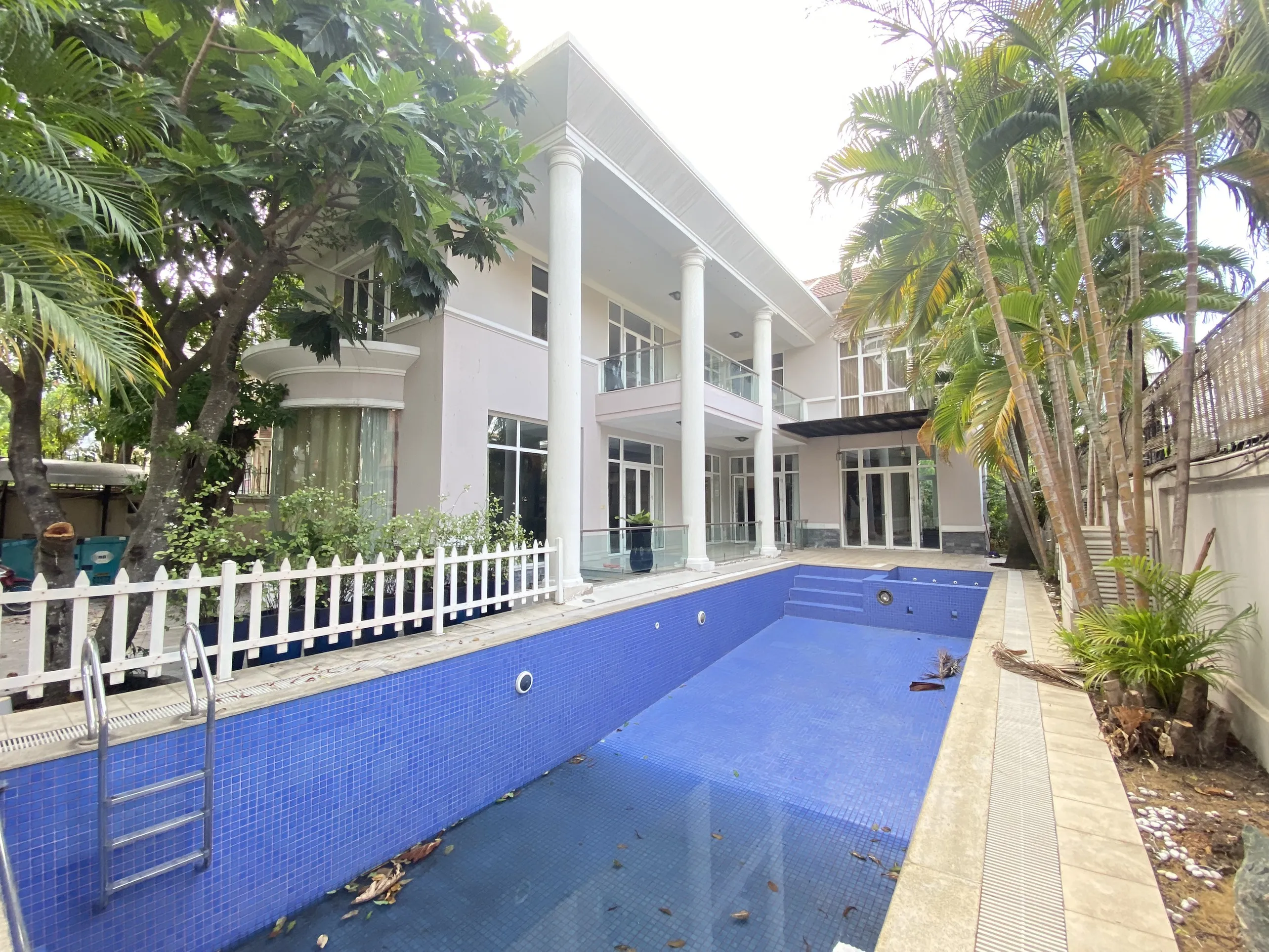 Spacious Modern Furnished Villa For Rent in An Phu District 2 Ho Chi Minh City 700sqm 4,500 USD/month