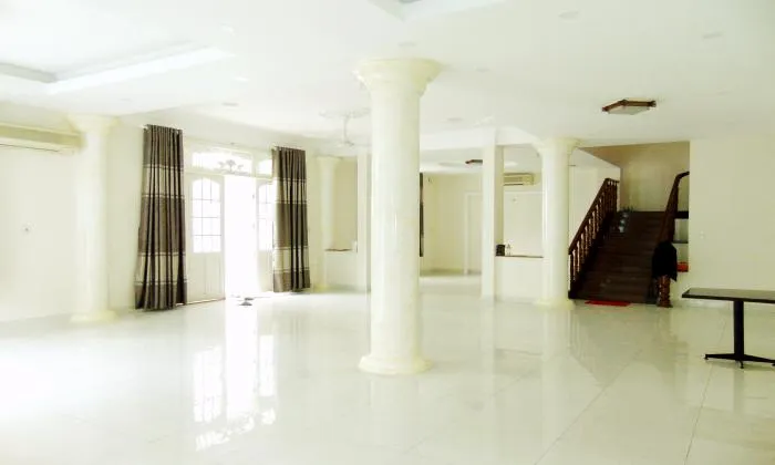 Big Pool Gardening Villa For Rent in Thao Dien District 2 Ho Chi Minh City 300sqm 2,800 USD/month