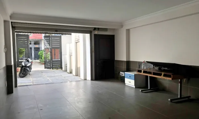 Unfurnished Four Bedroom House For Rent in Quoc Huong Street Thao Dien Thu Duc City 300sqm 1,900 USD/month