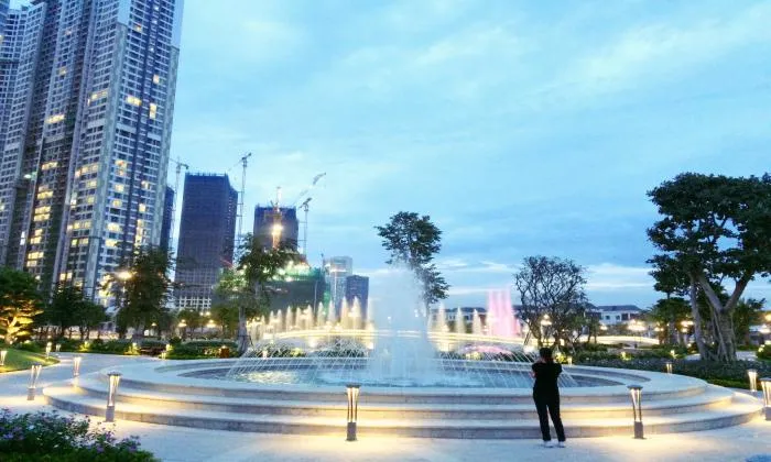 Vinhomes Central Park Apartment Community For Lease in Binh Thanh District HCMC