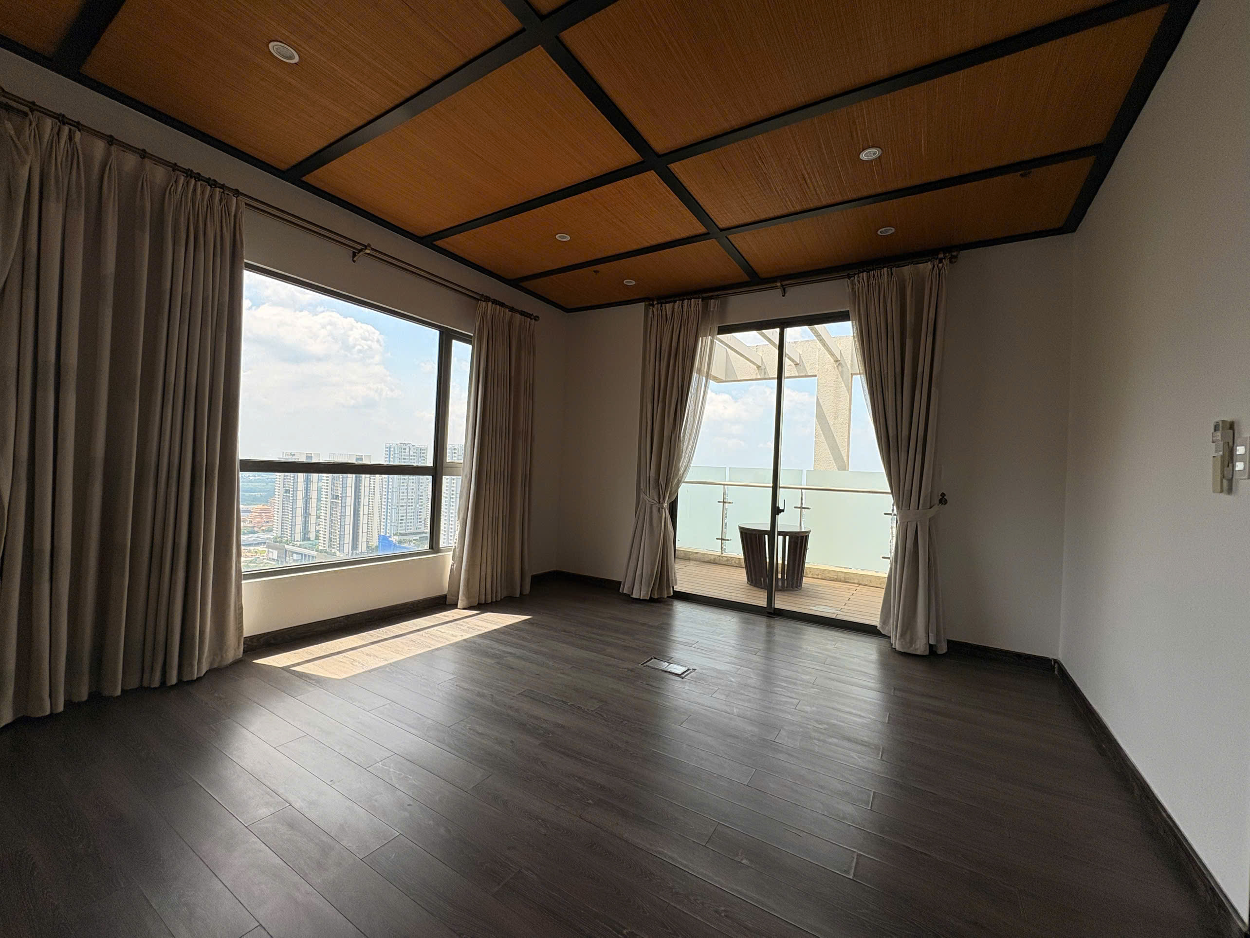 Penthouse Masteri Thao Dien For Rent 260sqm 3Beds Terrace in HCMC