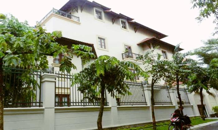 Four Bedrooms Villa For Rent with pool and garden HCMC